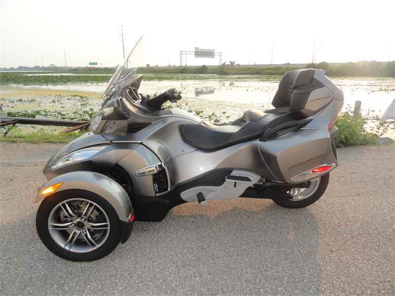2012 Can-Am 2012 CAN-AM SPYDER RT-S SE5 SILVER