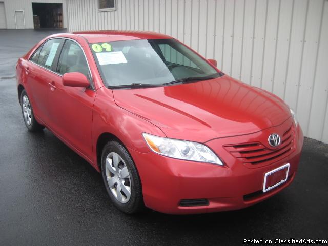 2009 TOYOTA CAMRY LE SEDAN - LOW MILES - ONE OWNER CLEAN HISTORY