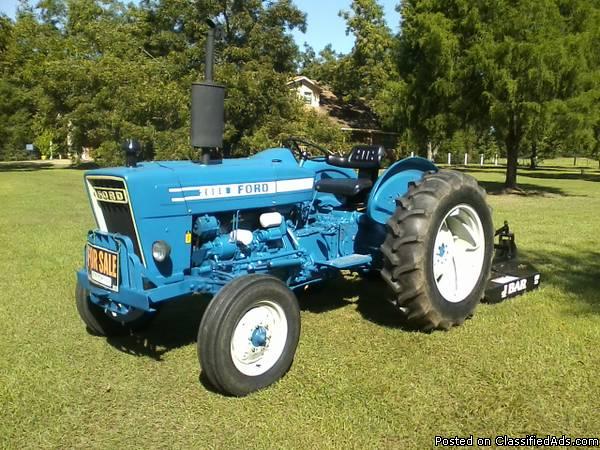 2600 Ford Tractor & Mower, 0