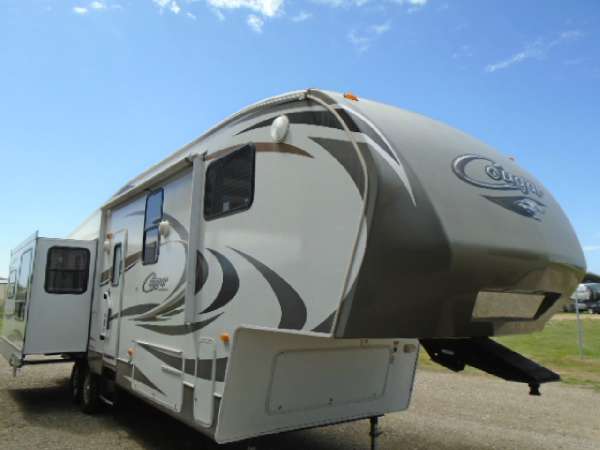 2011  Cougar RV  East 327RES