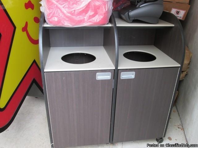 Misc lot of Trash Cans & High Chairs RTR# 6053029-10, 0