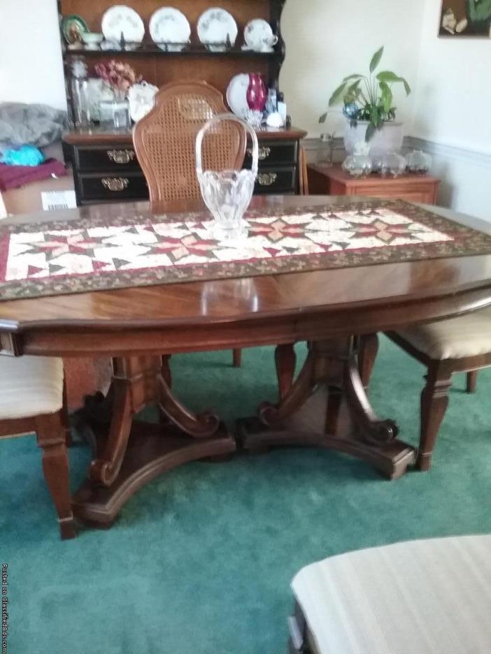 Furniture - Dinning Room Table w/4 chairs, 1