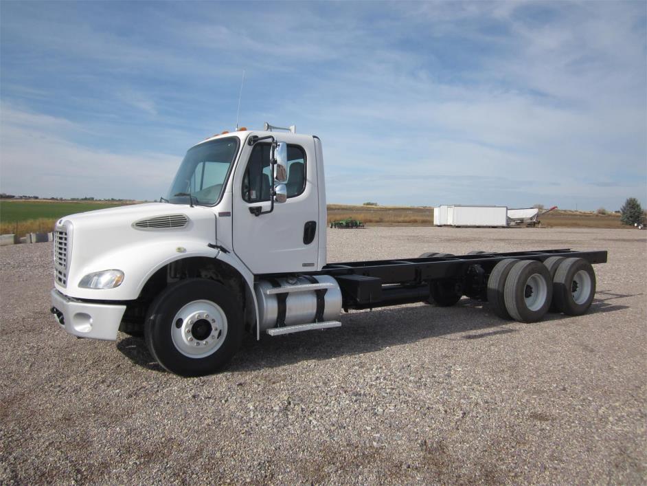 2005 Freightliner Business Class M2 112  Cab Chassis