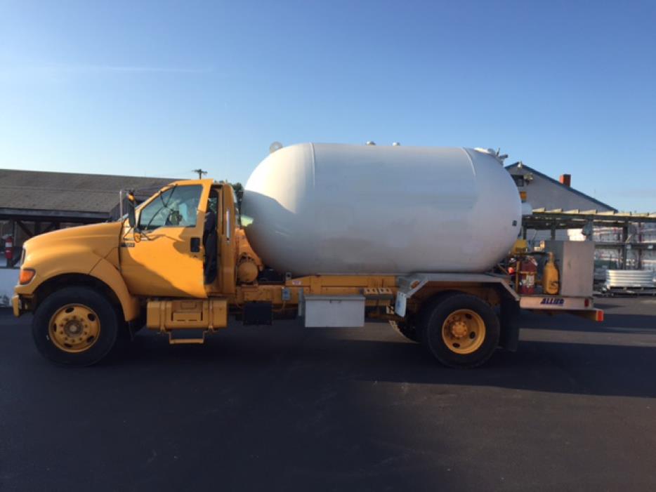 2000 Ford F750  Tanker Truck