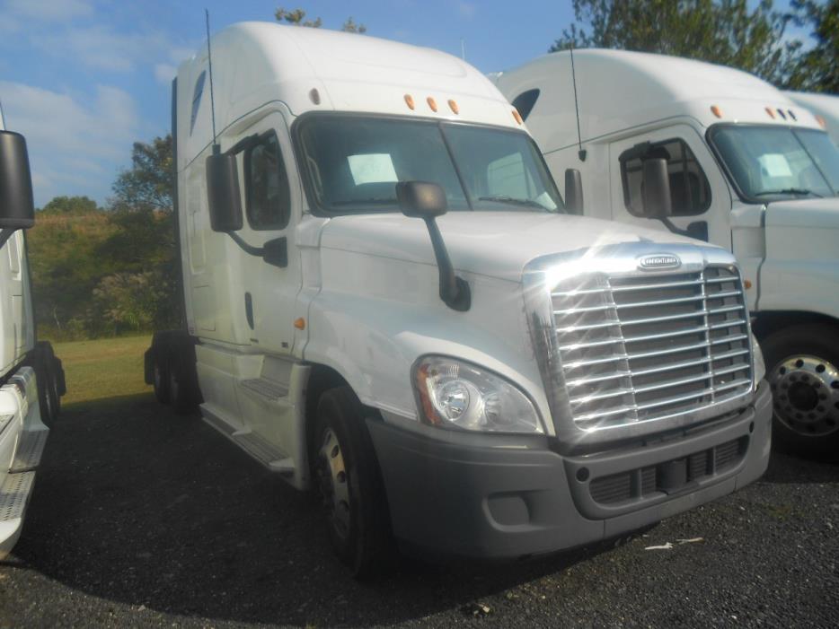 2013 Freightliner Cascadia Ca12564slp  Conventional - Day Cab