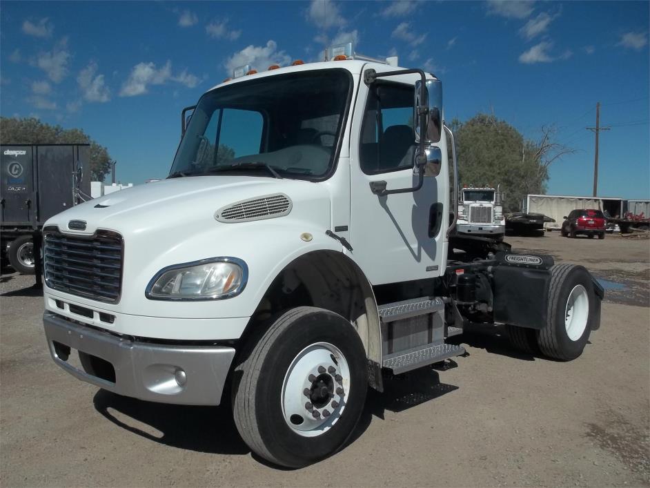 2006 Freightliner Business Class M2 106  Conventional - Day Cab