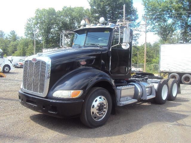 2009 Peterbilt 386  Conventional - Day Cab