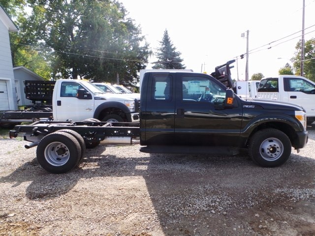 2016 Ford F-350sd Chassis  Pickup Truck