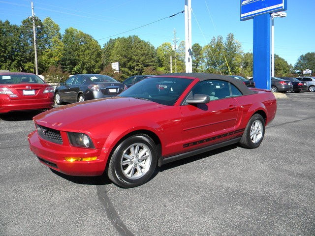 2008 Ford Mustang 2dr Conv Deluxe