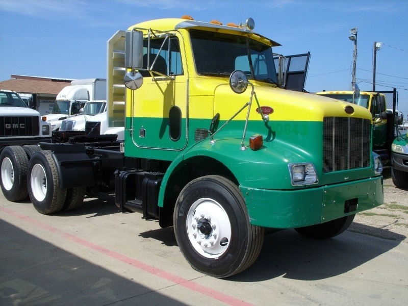 2004 Peterbilt 330