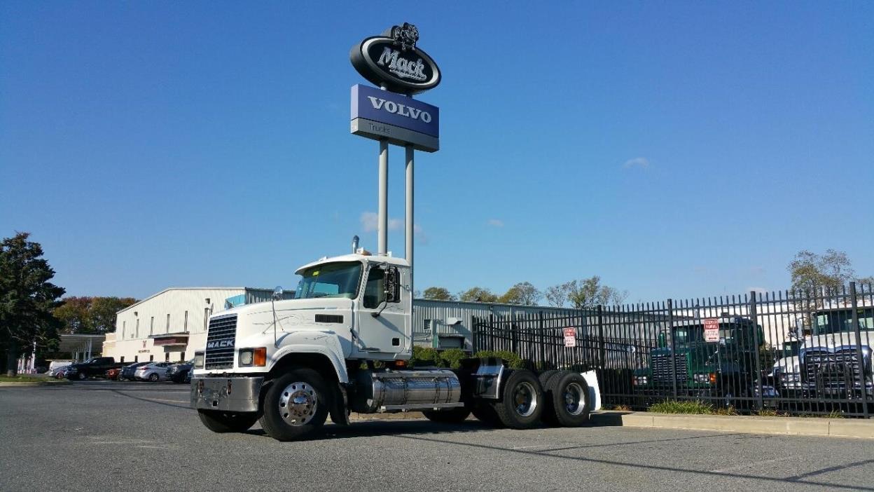 2007 Mack Chn613  Conventional - Day Cab