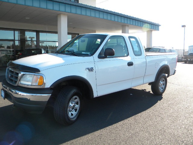2000 Ford F-150 XL SuperCab Short Bed 4WD