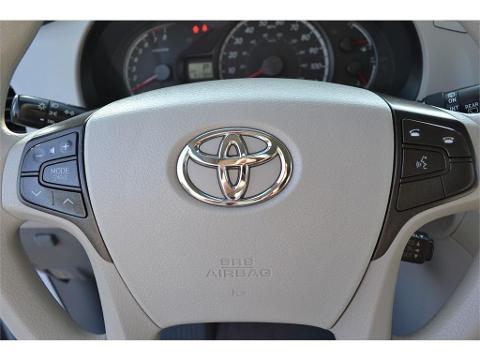 2014 Toyota Sienna LE 7-Passenger Auto Access Seat