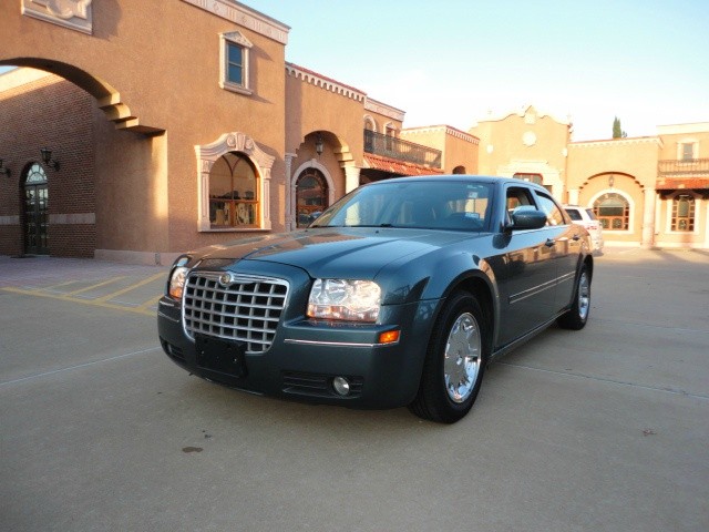 2005 Chrysler 300 4dr Sdn 300 Touring *Ltd Avail*
