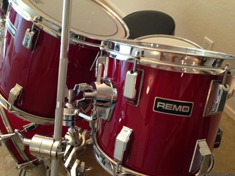 DRUM SET 'NEW' Collector Edition(Show Room Display...Never Played)