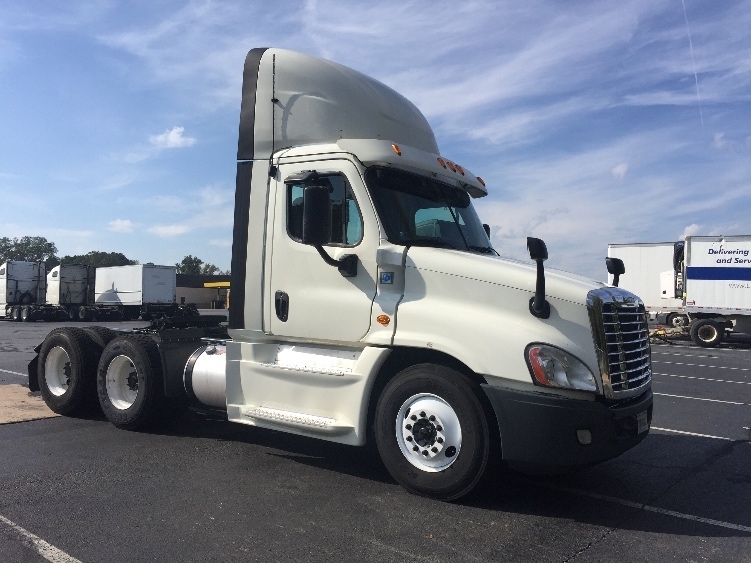 2015 Freightliner Cascadia 125  Conventional - Day Cab