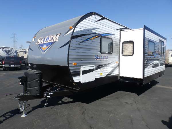 2017  Forest River  SALEM 27 TDSS  1 SLIDE  REAR TRIPLE ELECTRIC BUNKS  FRONT SLEEPER  POWER AWNING  POWER STABILIZER JACKS  SOLID SURFACE COUNTERS