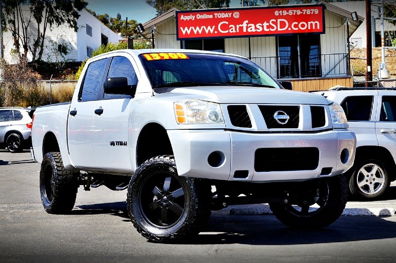 2006 Nissan Titan Crew Cab only 68k miles 8 inch lift off road tires hard to find
