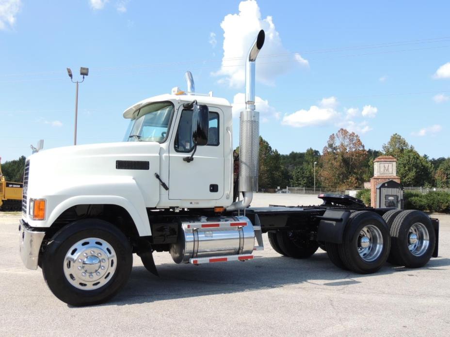 2007 Mack Chn613  Conventional - Day Cab