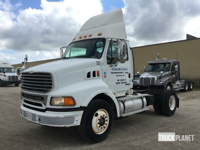2001 Sterling A9500  Conventional - Day Cab