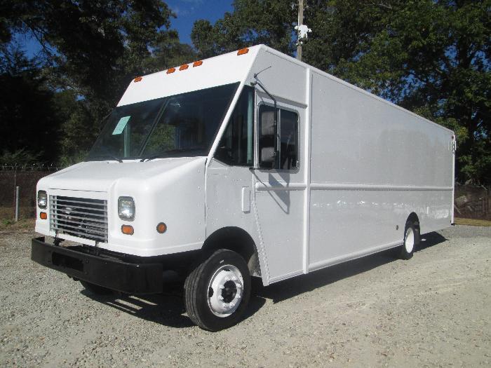 2011 Workhorse P32  Conventional - Day Cab