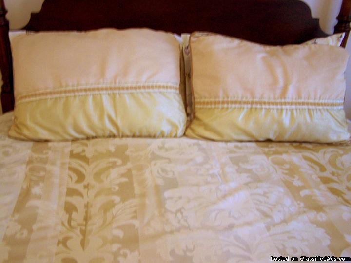 Queen Sized Gold Comforter Set, 1