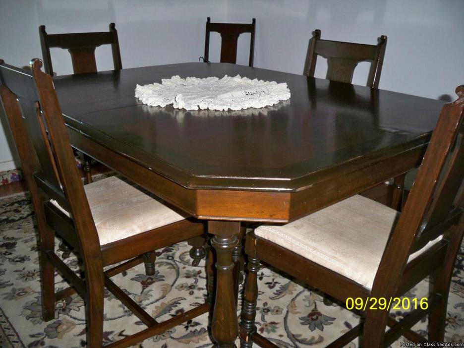 Old Dining Room Table &Chairs, 0