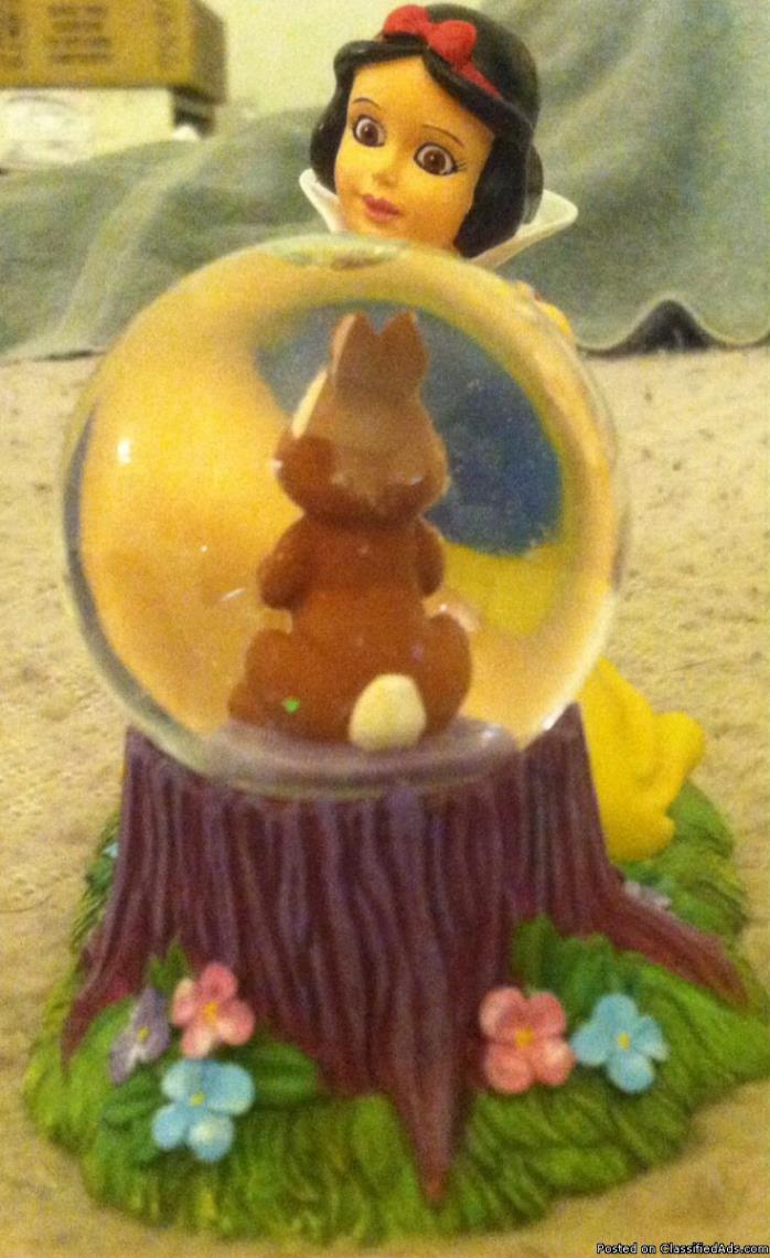 New Small snow globe of snow white with a rabbit, 2