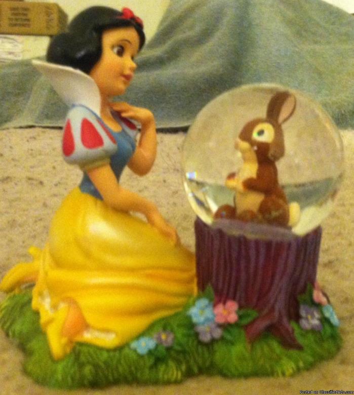 New Small snow globe of snow white with a rabbit, 1