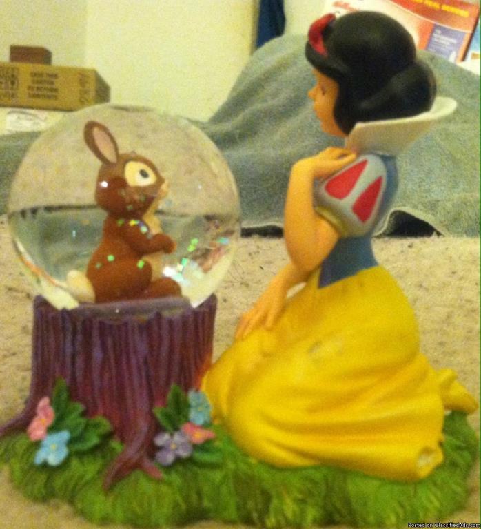 New Small snow globe of snow white with a rabbit, 0