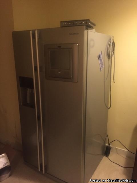 Stainless Steel Samsung Refrigerator with ICE pad, 1