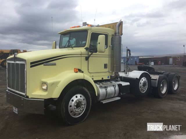 2002 Kenworth T800  Conventional - Day Cab