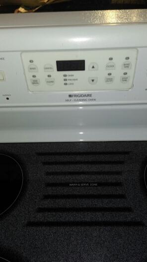 Frigidaire Self-Cleaning Electric Range and Cooktop USED A MONTH, 1