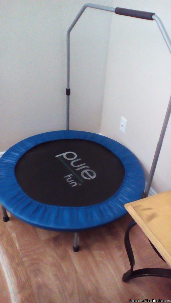 Mini trampoline with support bar