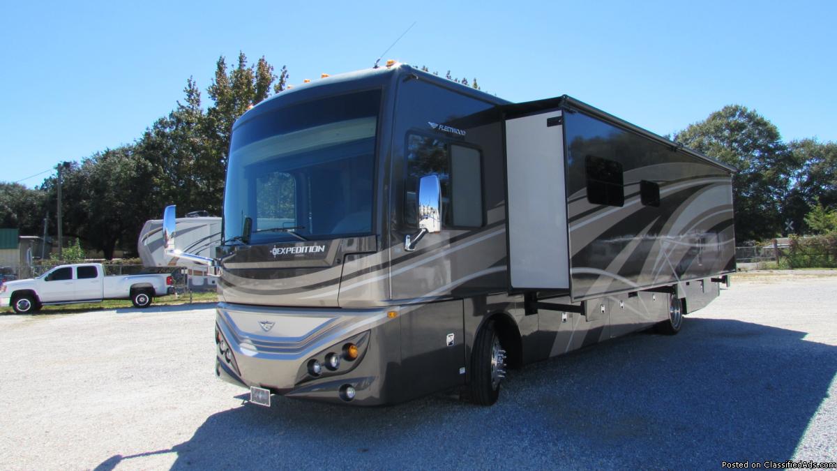 2015 Fleetwood Expedition 38S