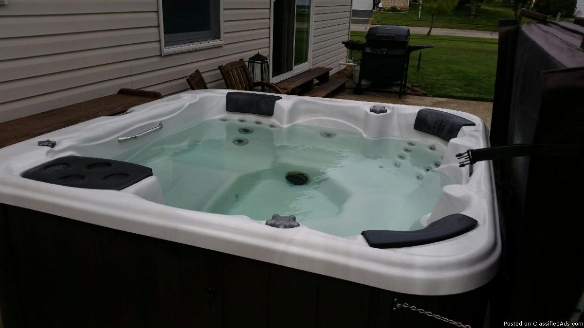2012 pinnacle hot tub, 1
