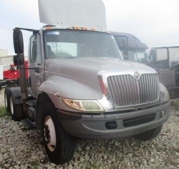 2003 International 4400  Conventional - Day Cab