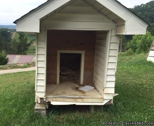 Custom Built Dog House w/Porch & Window - $650 (Abingdon, VA)
