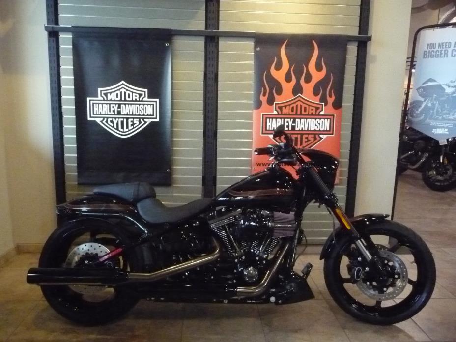 2017 Harley-Davidson CVO™ Pro Street Breakout