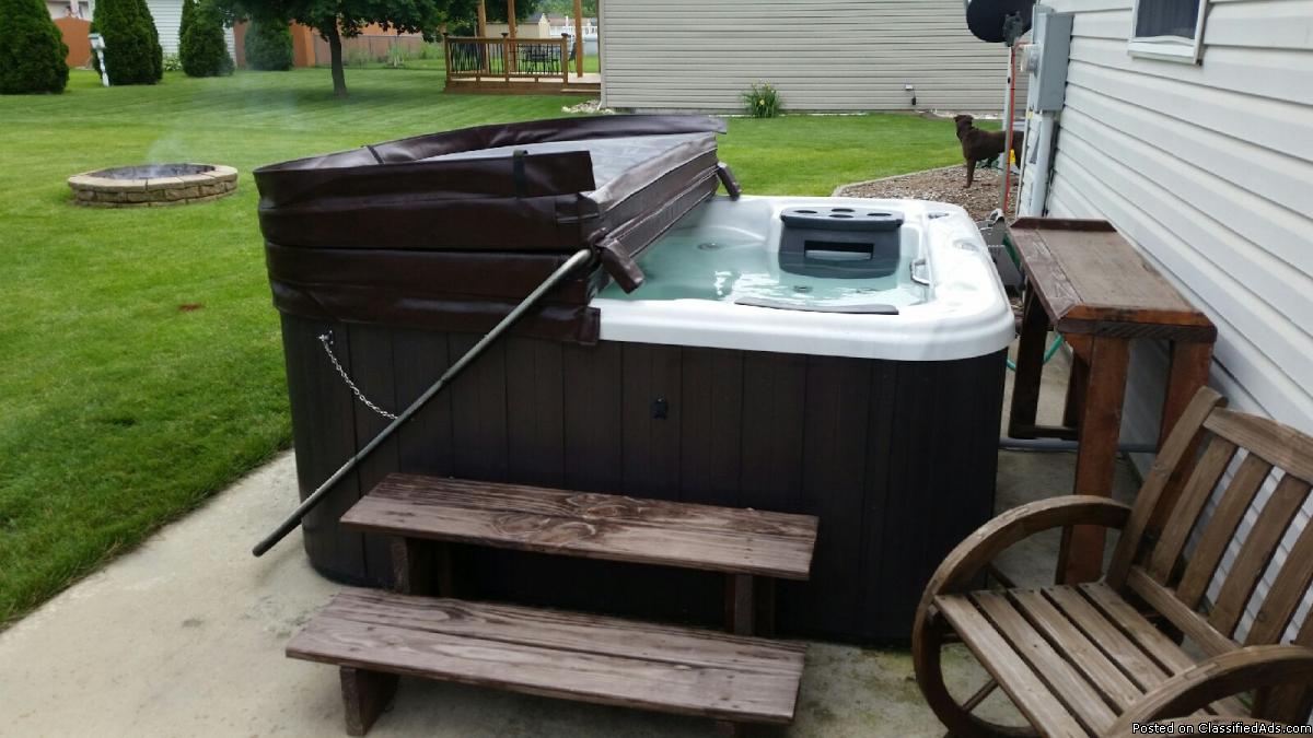 2012 pinnacle hot tub, 0