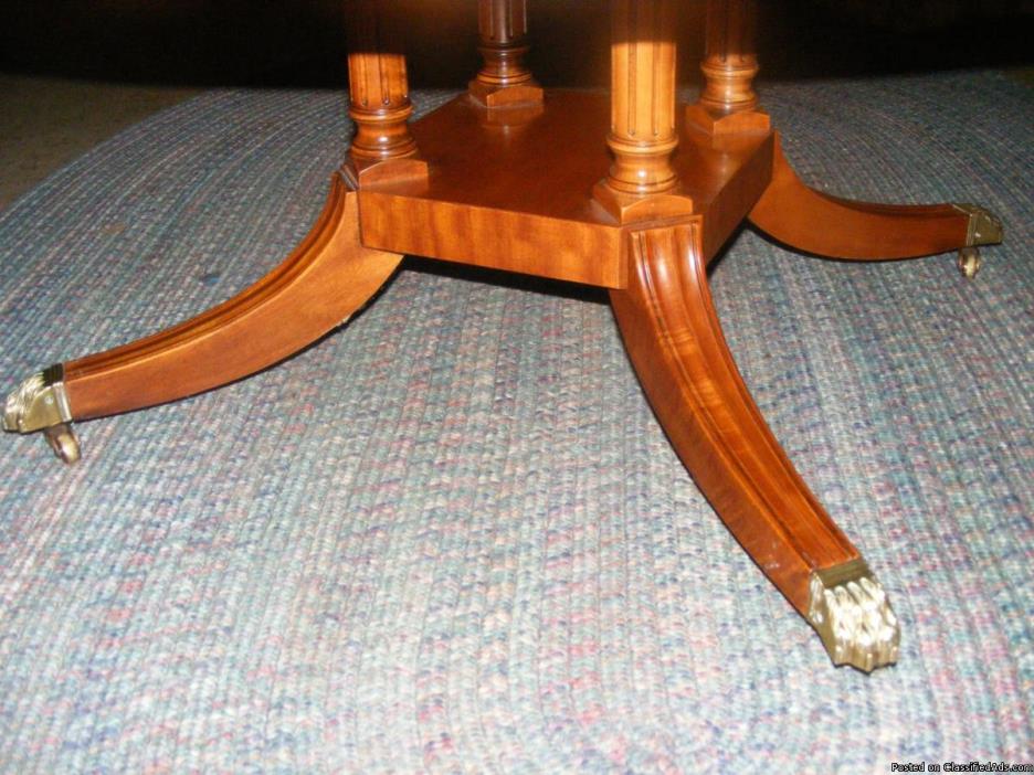 Henredon Round Cocktail/Coffee Table, 1