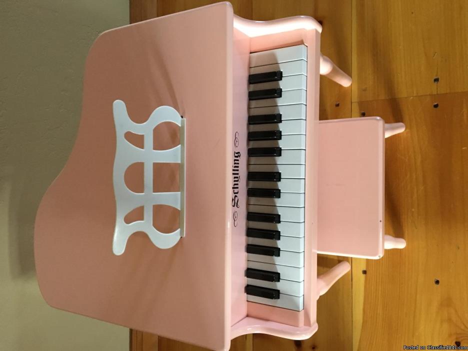 Baby Pink Grand Piano Schulling