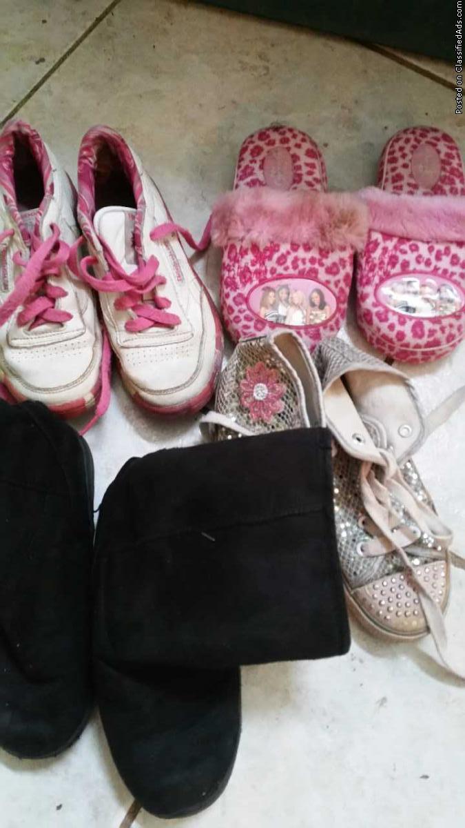 Girls shoes, size 1, 1 1/2, 2, 1