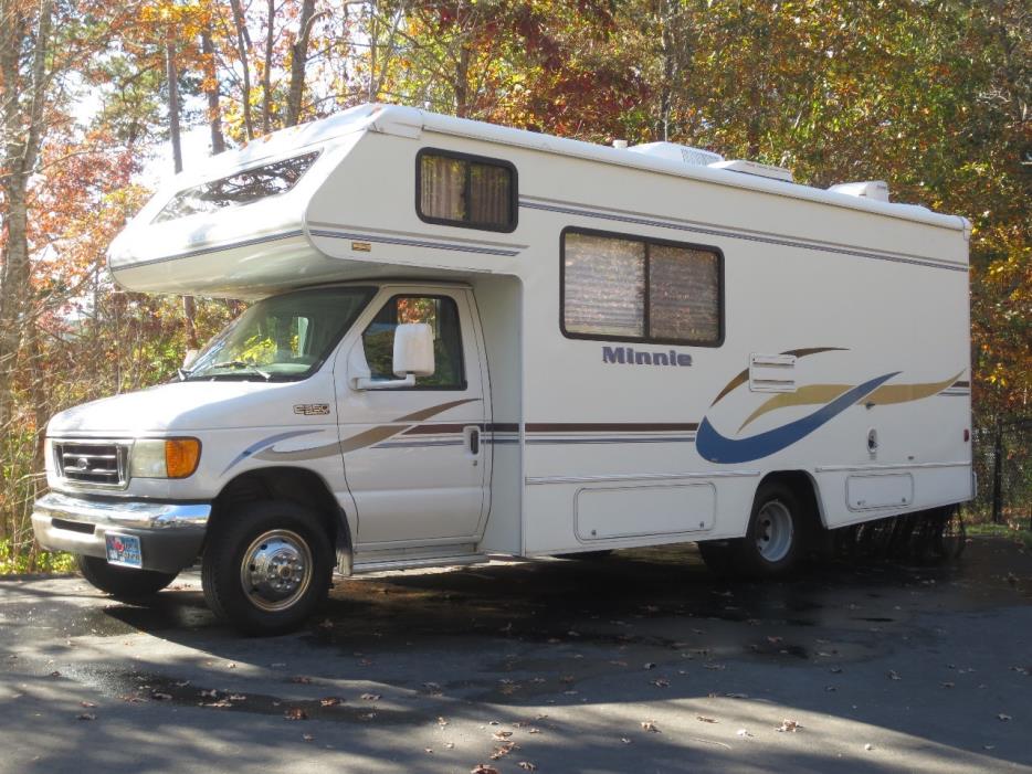 2004 Winnebago MINNIE