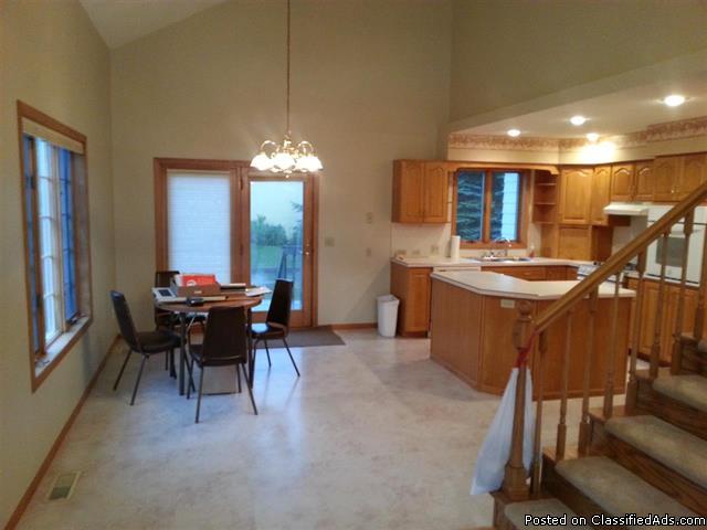 Large Home in Minot ND Lots to Offer!, 2