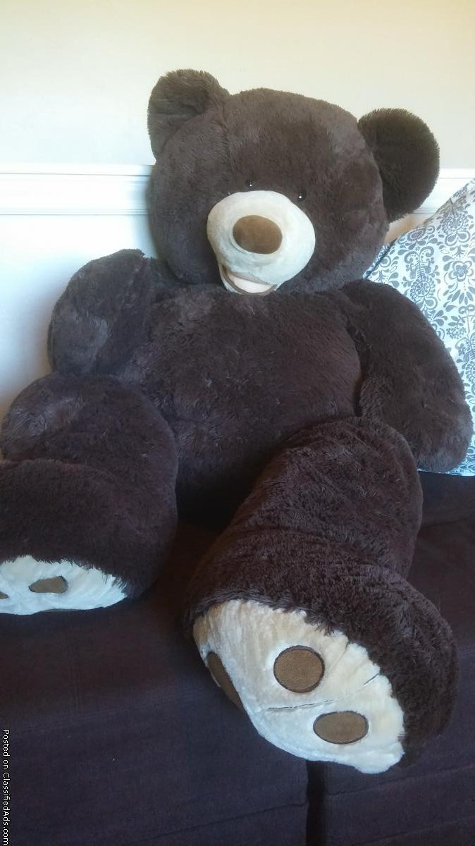 Giant stuffed bear, 0