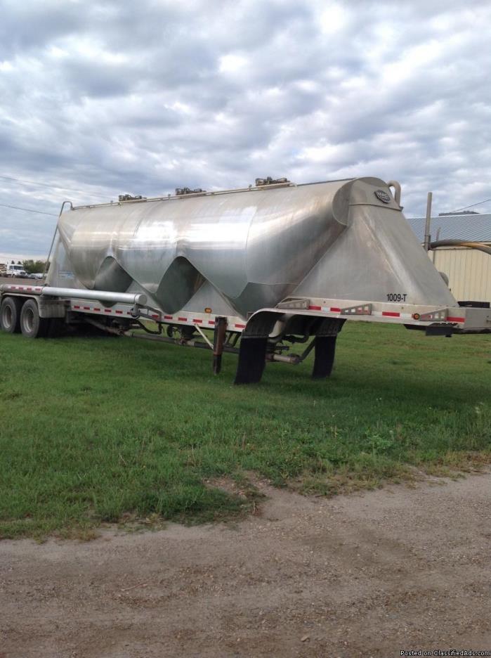 Pneumatic Trailer for Lease or Sale, 0