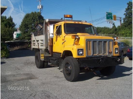 1999 International 2574  Plow Truck - Spreader Truck