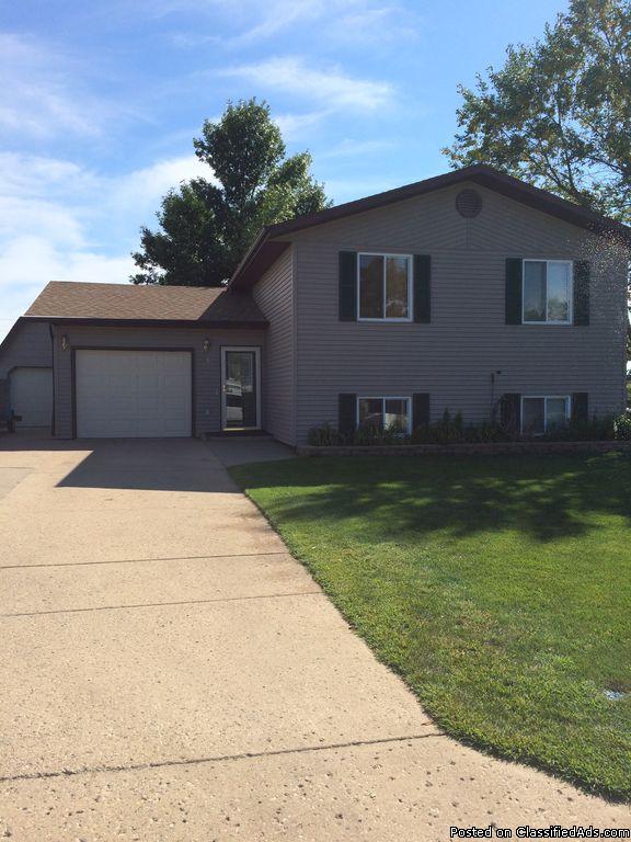 HOME FOR SALE IN LINCOLN!