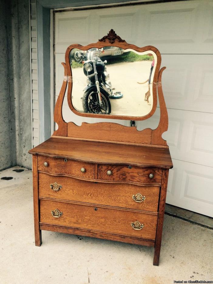 Early 1900 American dresser, 0